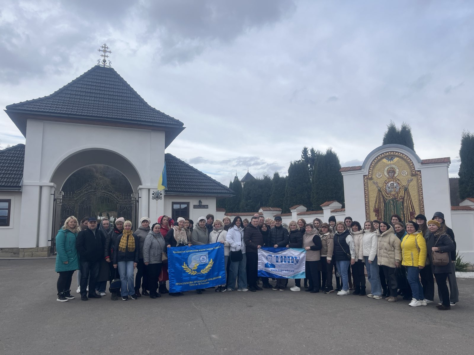 Вхід до Унівської лаври